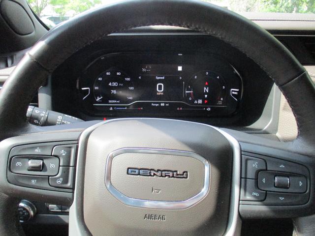 Photo of 2022 White GMC Yukon XL