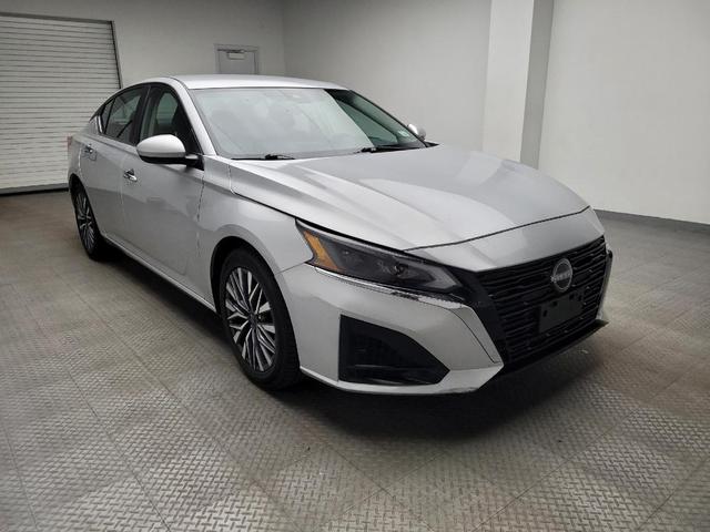 Photo of 2023 Brilliant Silver Metallic Nissan Altima