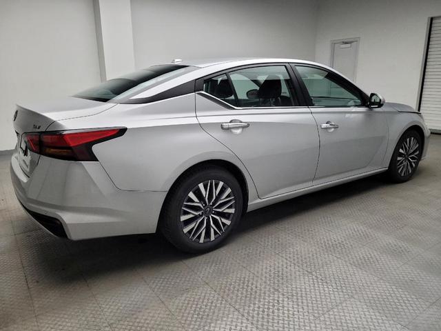Photo of 2023 Brilliant Silver Metallic Nissan Altima