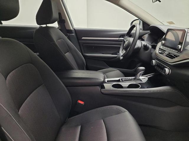 Photo of 2023 Brilliant Silver Metallic Nissan Altima