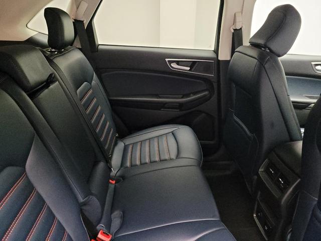 Photo of 2023 Agate Black Metallic Ford Edge