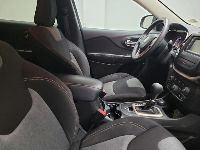 Photo of 2014 Deep Cherry Red Crystal Pearlcoat Jeep Cherokee