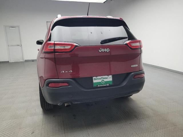 Photo of 2014 Deep Cherry Red Crystal Pearlcoat Jeep Cherokee