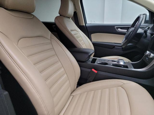 Photo of 2022 Iconic Silver Metallic Ford Edge