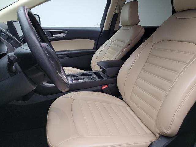 Photo of 2022 Iconic Silver Metallic Ford Edge