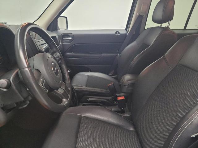 Photo of 2016 Bright White Clearcoat Jeep Patriot