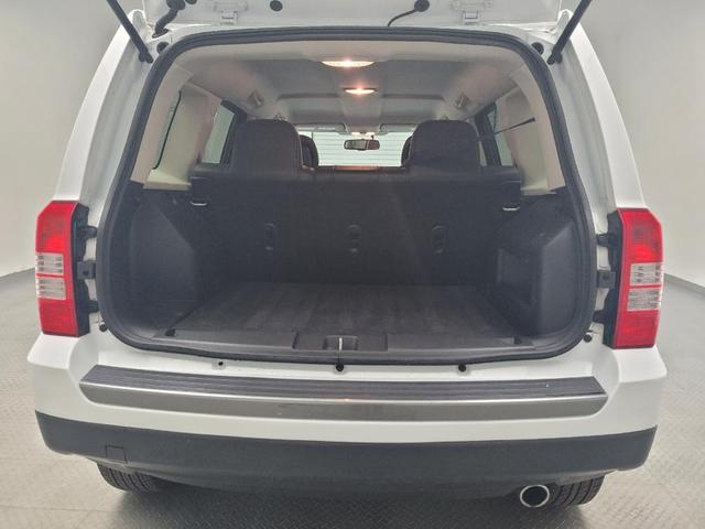 Photo of 2016 Bright White Clearcoat Jeep Patriot