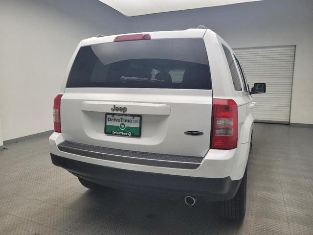 Photo of 2016 Bright White Clearcoat Jeep Patriot