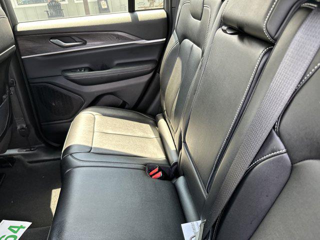Photo of 2024 Rocky Mountain Pearlcoat Jeep Grand Cherokee
