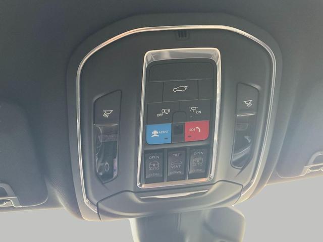Photo of 2025 Diamond Black Crystal Pearlcoat Jeep Grand Cherokee L