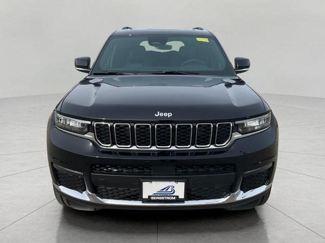 Photo of 2025 Diamond Black Crystal Pearlcoat Jeep Grand Cherokee L