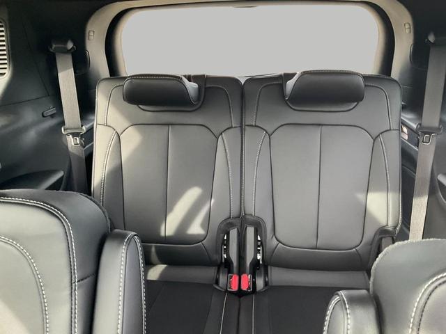 Photo of 2025 Diamond Black Crystal Pearlcoat Jeep Grand Cherokee L