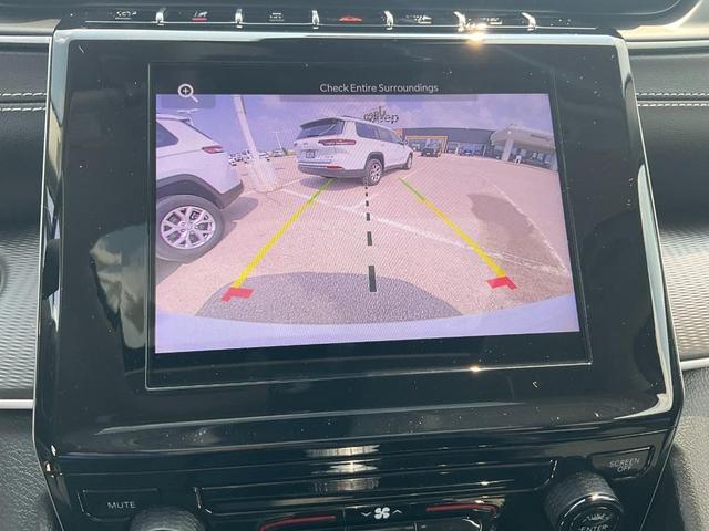 Photo of 2023 Bright White Clearcoat Jeep Grand Cherokee