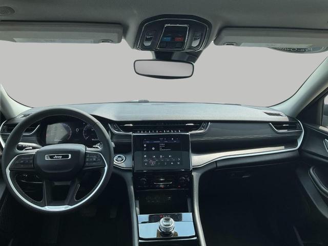 Photo of 2023 Bright White Clearcoat Jeep Grand Cherokee