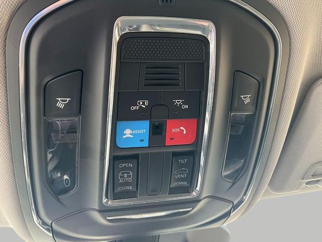 Photo of 2023 Bright White Clearcoat Jeep Grand Cherokee