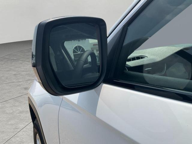 Photo of 2023 Bright White Clearcoat Jeep Grand Cherokee