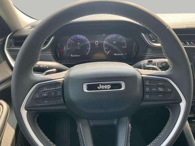 Photo of 2023 Bright White Clearcoat Jeep Grand Cherokee