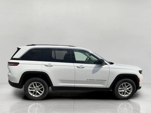 Photo of 2023 Bright White Clearcoat Jeep Grand Cherokee