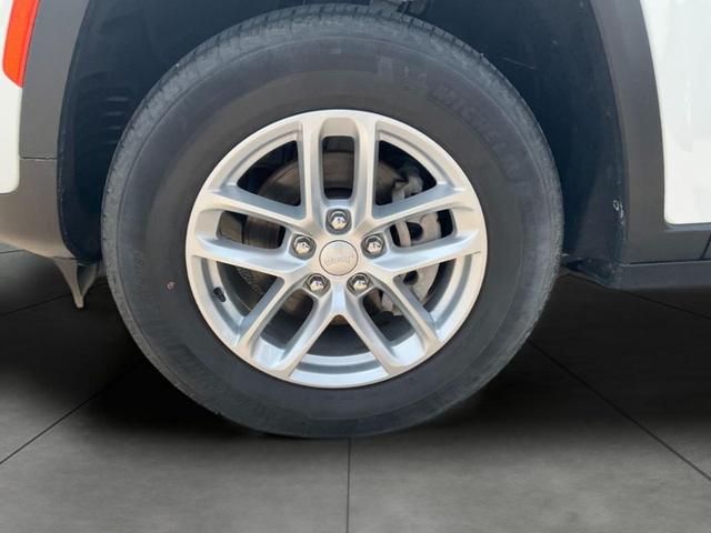 Photo of 2023 Bright White Clearcoat Jeep Grand Cherokee