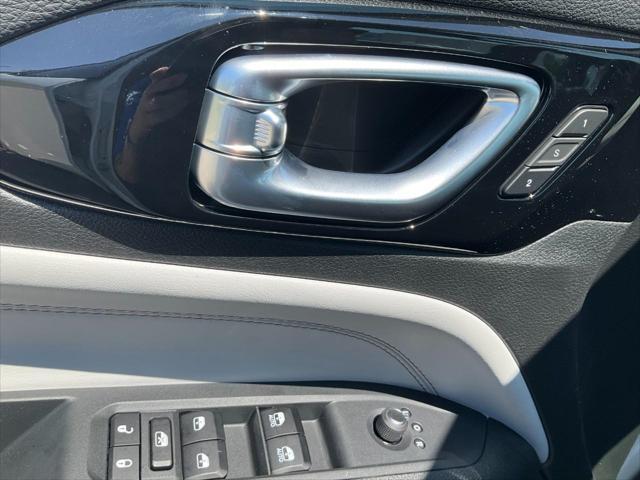 Photo of 2025 Bright White Clearcoat Jeep Compass