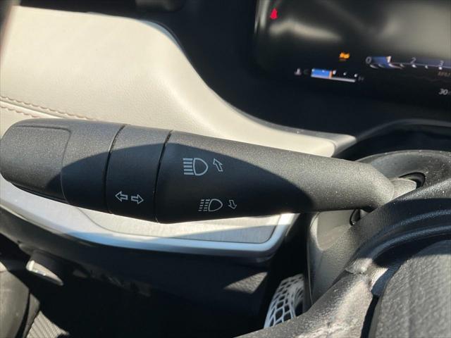 Photo of 2025 Bright White Clearcoat Jeep Compass