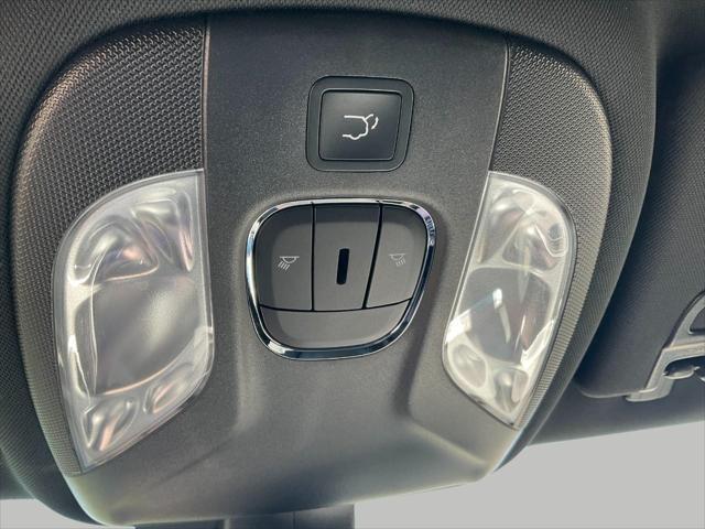 Photo of 2025 Bright White Clearcoat Jeep Compass