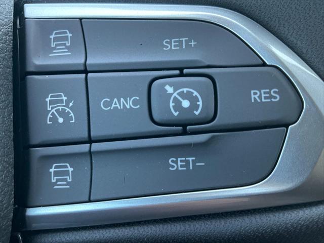 Photo of 2025 Bright White Clearcoat Jeep Compass