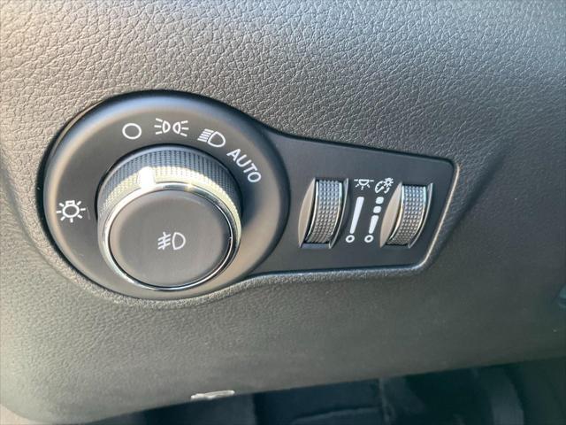 Photo of 2025 Bright White Clearcoat Jeep Compass