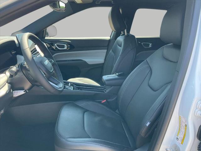 Photo of 2025 Bright White Clearcoat Jeep Compass