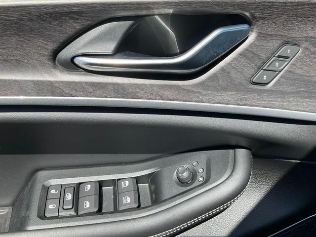 Photo of 2025 Baltic Gray Metallic Clearcoat Jeep Grand Cherokee L