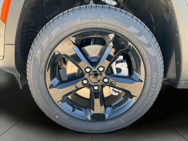 Photo of 2025 Baltic Gray Metallic Clearcoat Jeep Grand Cherokee L