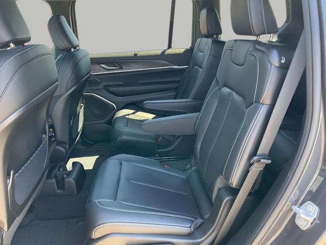 Photo of 2025 Baltic Gray Metallic Clearcoat Jeep Grand Cherokee L