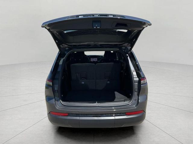Photo of 2025 Baltic Gray Metallic Clearcoat Jeep Grand Cherokee L