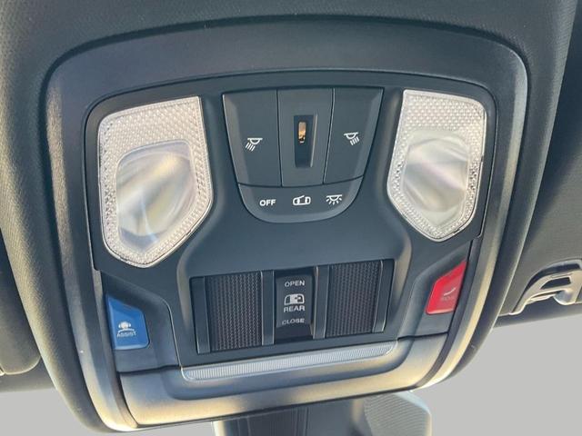 Photo of 2025 Granite Crystal Metallic Clearcoat RAM 1500