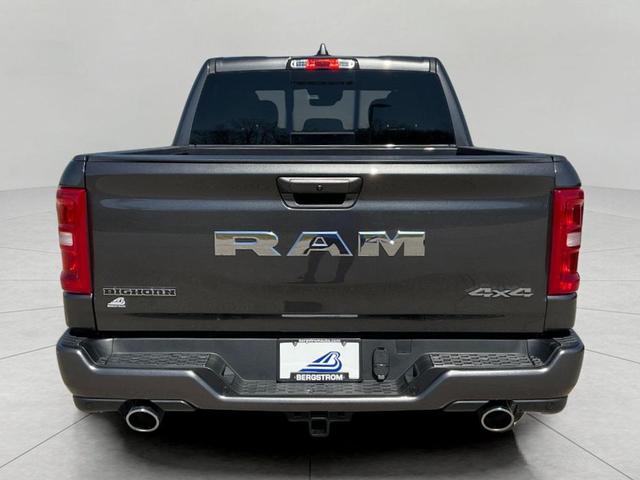 Photo of 2025 Granite Crystal Metallic Clearcoat RAM 1500