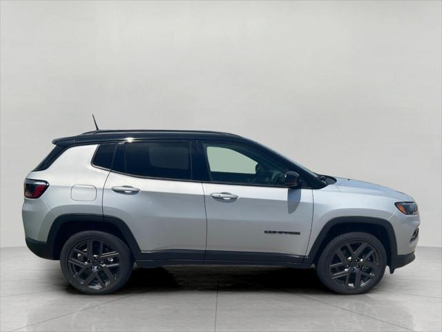Photo of 2025 Silver Zynith Metallic Clearcoat Jeep Compass