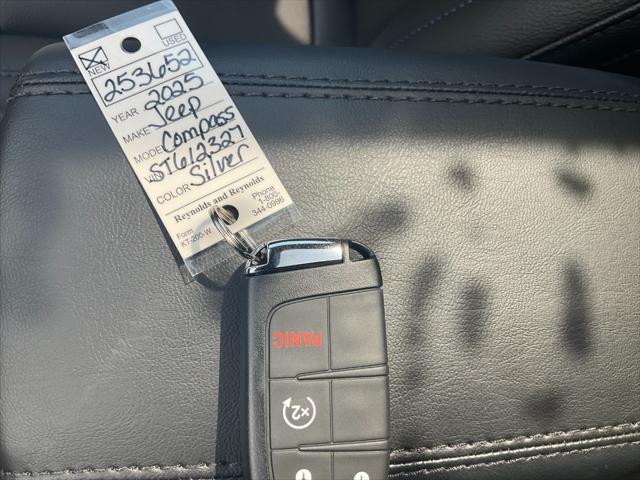 Photo of 2025 Silver Zynith Metallic Clearcoat Jeep Compass