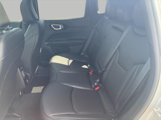 Photo of 2025 Silver Zynith Metallic Clearcoat Jeep Compass