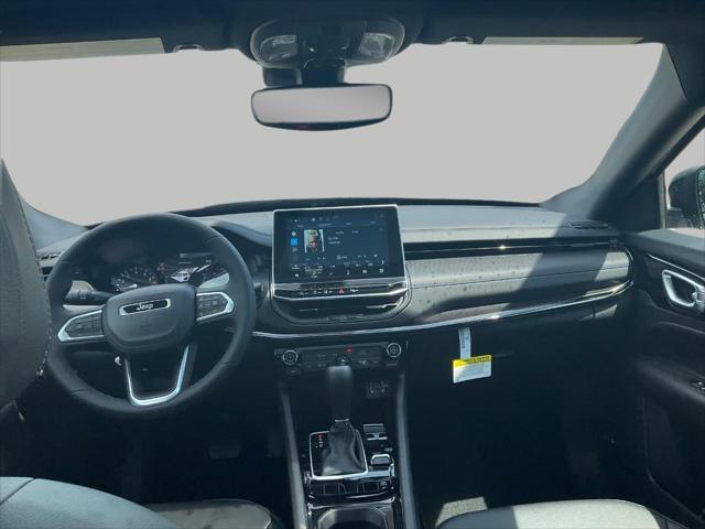 Photo of 2025 Silver Zynith Metallic Clearcoat Jeep Compass