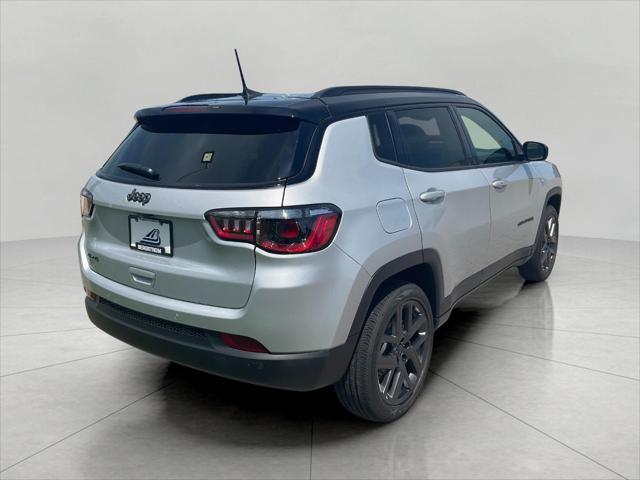 Photo of 2025 Silver Zynith Metallic Clearcoat Jeep Compass