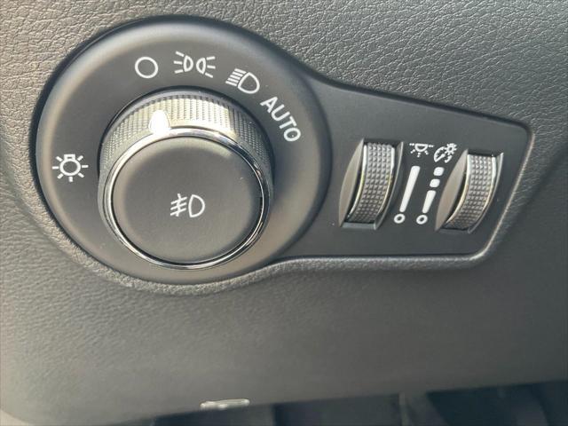Photo of 2025 Silver Zynith Metallic Clearcoat Jeep Compass