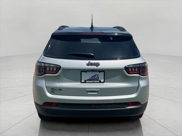 Photo of 2025 Silver Zynith Metallic Clearcoat Jeep Compass