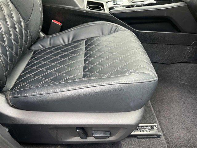Photo of 2022 Black Mitsubishi Outlander