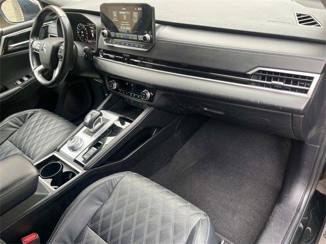 Photo of 2022 Black Mitsubishi Outlander