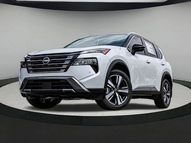 Photo of 2025 Everest White Pearl/Super Black Nissan Rogue