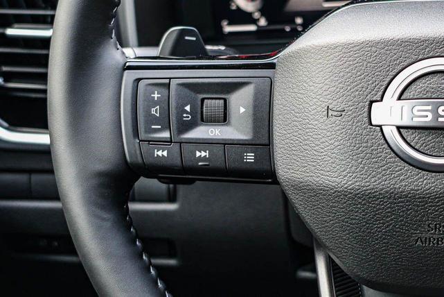 Photo of 2025 Everest White Pearl/Super Black Nissan Rogue