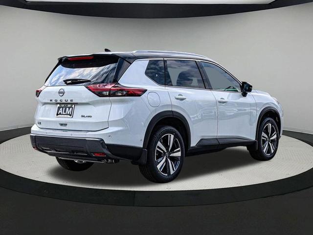 Photo of 2025 Everest White Pearl/Super Black Nissan Rogue