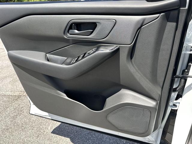 Photo of 2025 Everest White Pearl Nissan Rogue