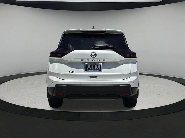 Photo of 2025 Everest White Pearl Nissan Rogue