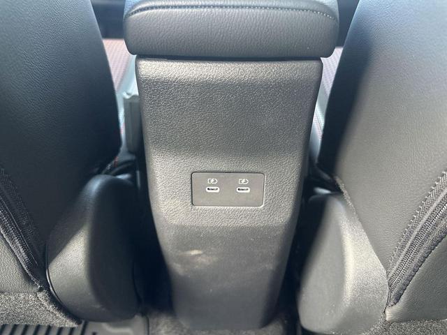 Photo of 2025 Aspen White Tricoat Nissan Kicks
